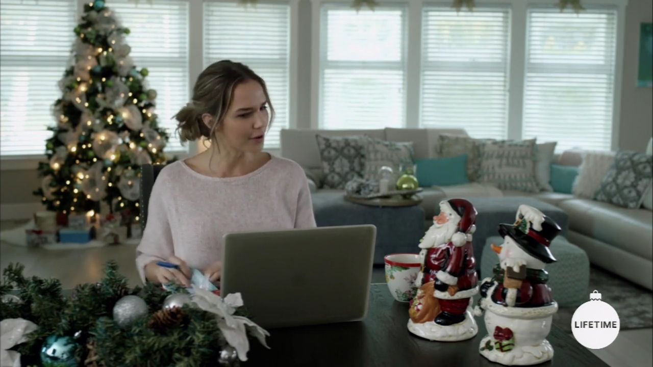 2017-FourChristmasandWedding-1702.jpg