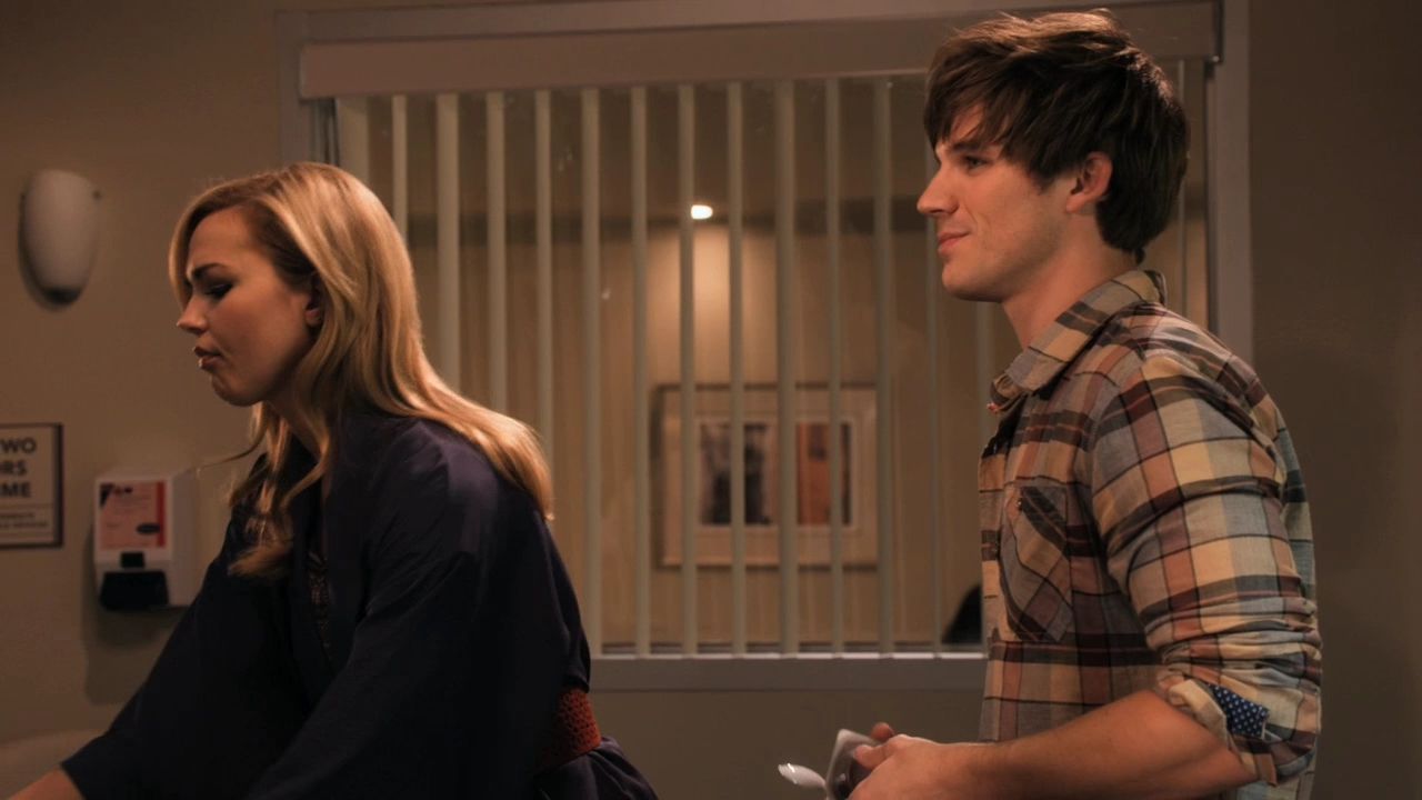 90210-S04E13-015.jpg