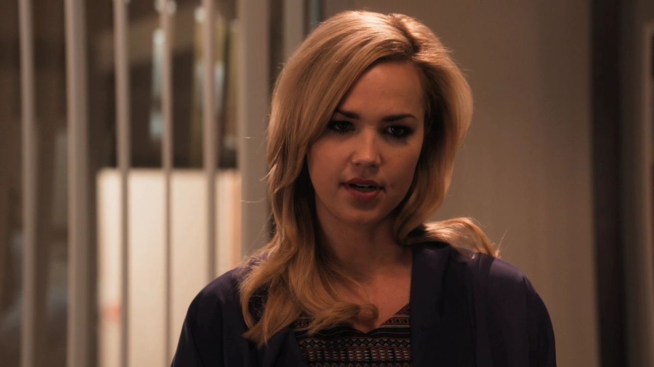 90210-S04E13-023.jpg