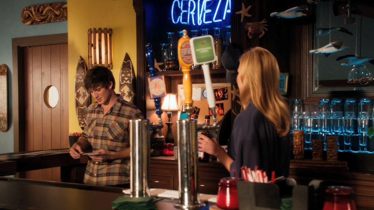 90210-S04E13-058.jpg
