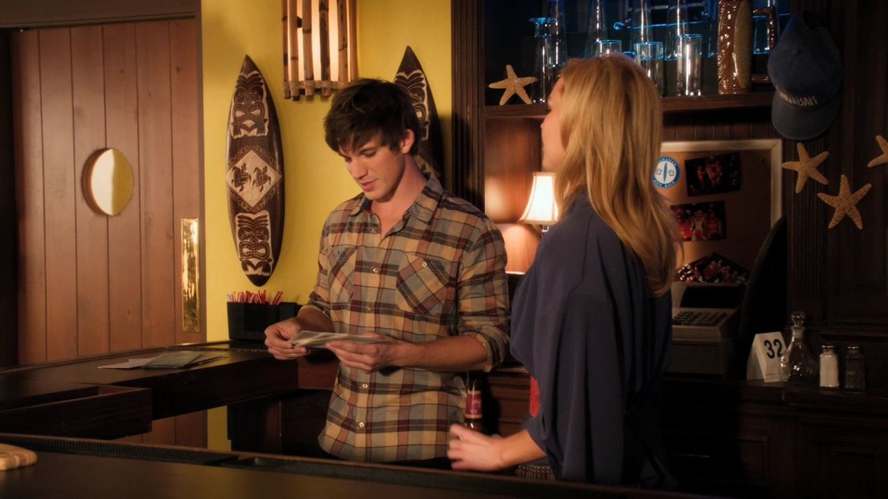 90210-S04E13-060.jpg