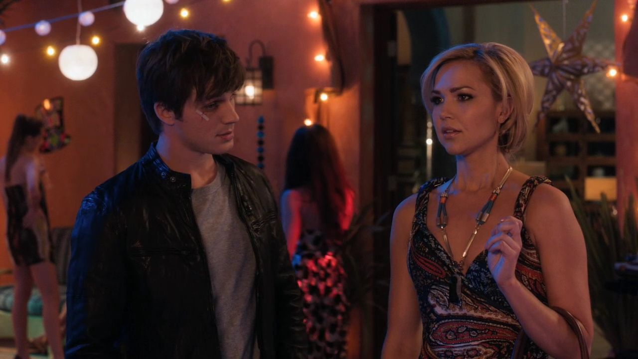 90210-S04E13-110.jpg
