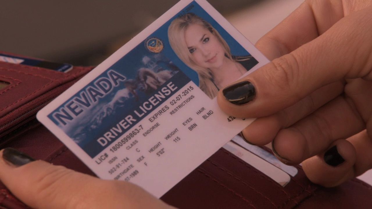 90210-S04E13-140.jpg