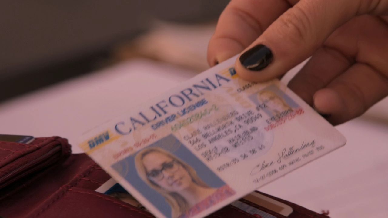 90210-S04E13-141.jpg