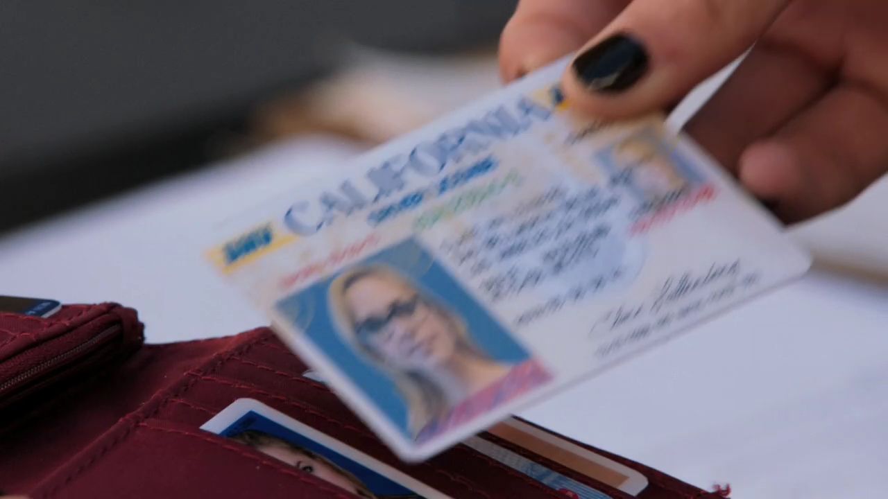 90210-S04E14-008.jpg