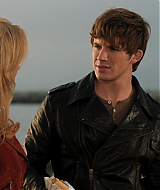 90210-S04E14-104.jpg