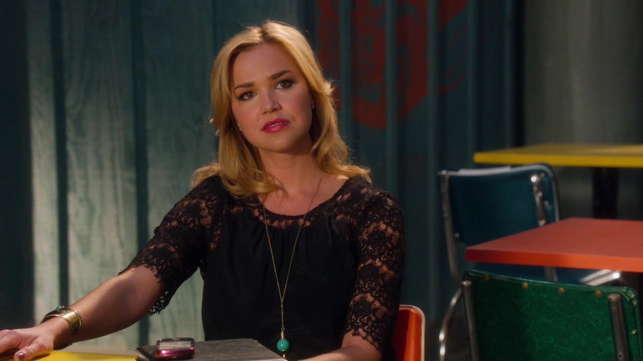 90210-S04E17-060.jpg