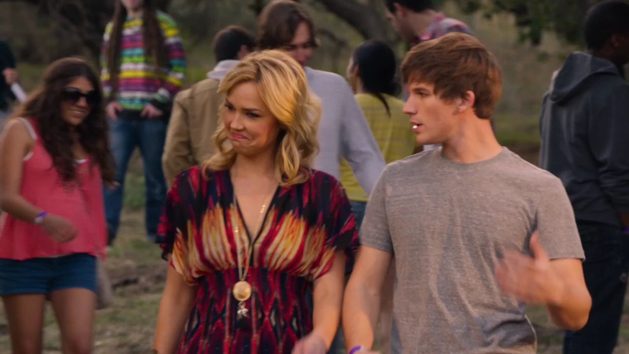90210-S04E18-074.jpg
