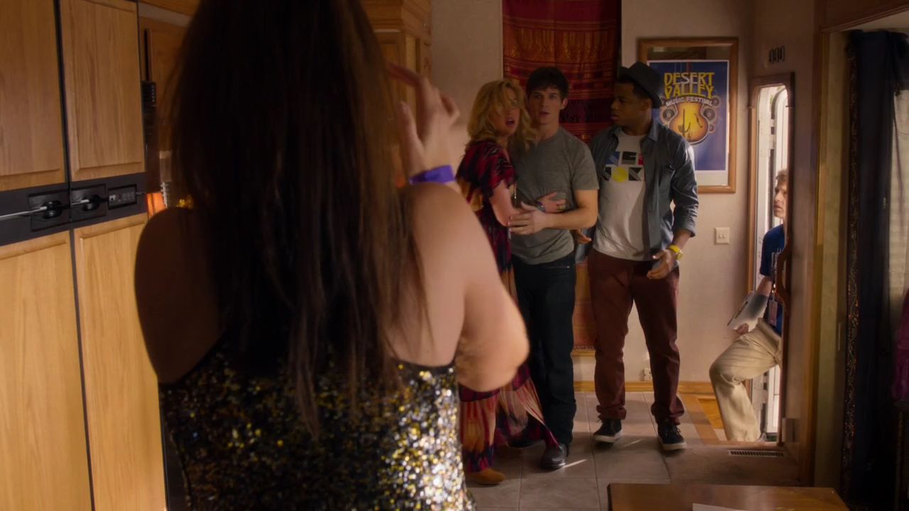 90210-S04E18-120.jpg