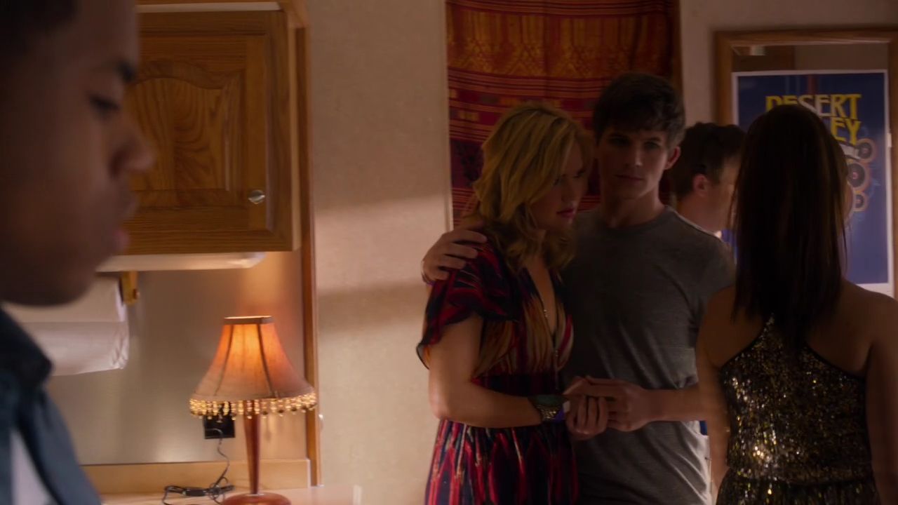 90210-S04E18-155.jpg