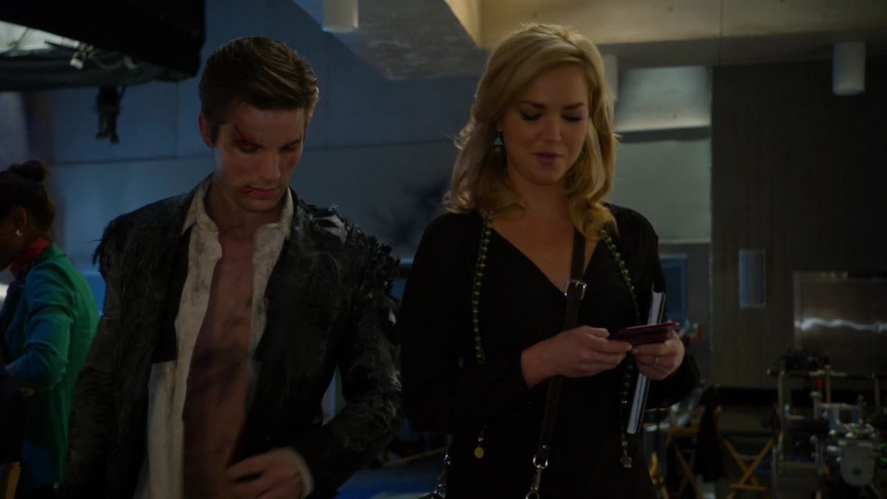90210-S04E20-019.jpg