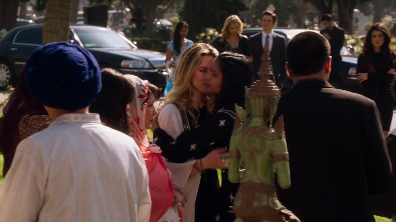 90210-S04E20-044.jpg