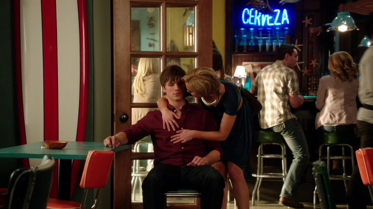 90210-S04E20-205.jpg