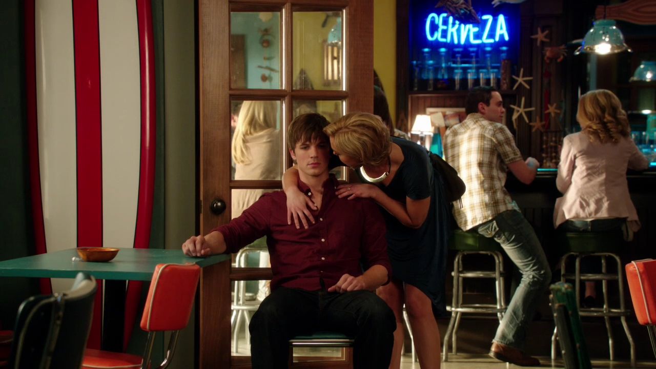 90210-S04E20-206.jpg
