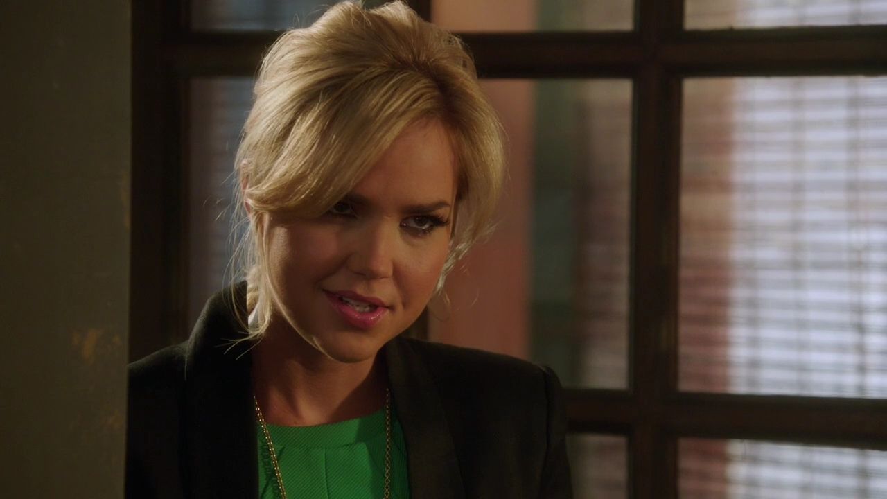 90210-S04E24-006.jpg