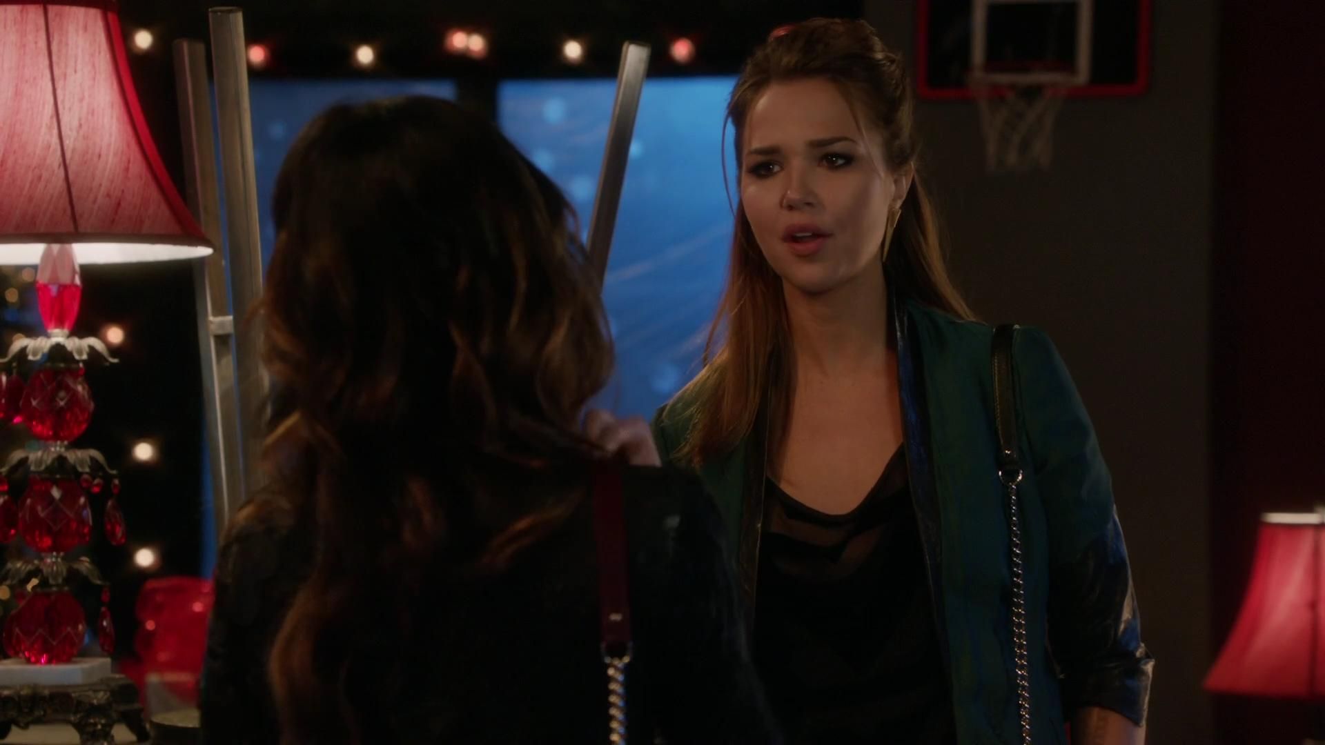 90210-S05E09-033.jpg