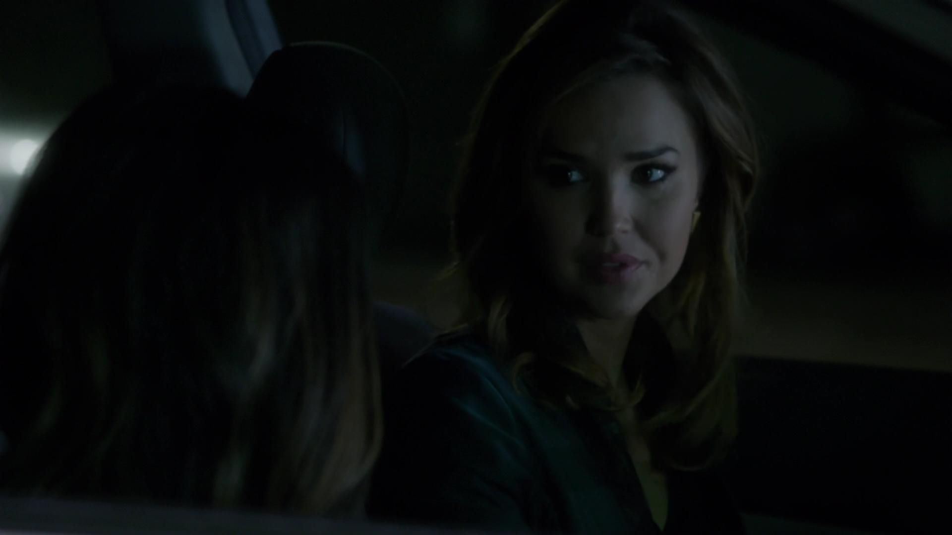 90210-S05E10-103.jpg