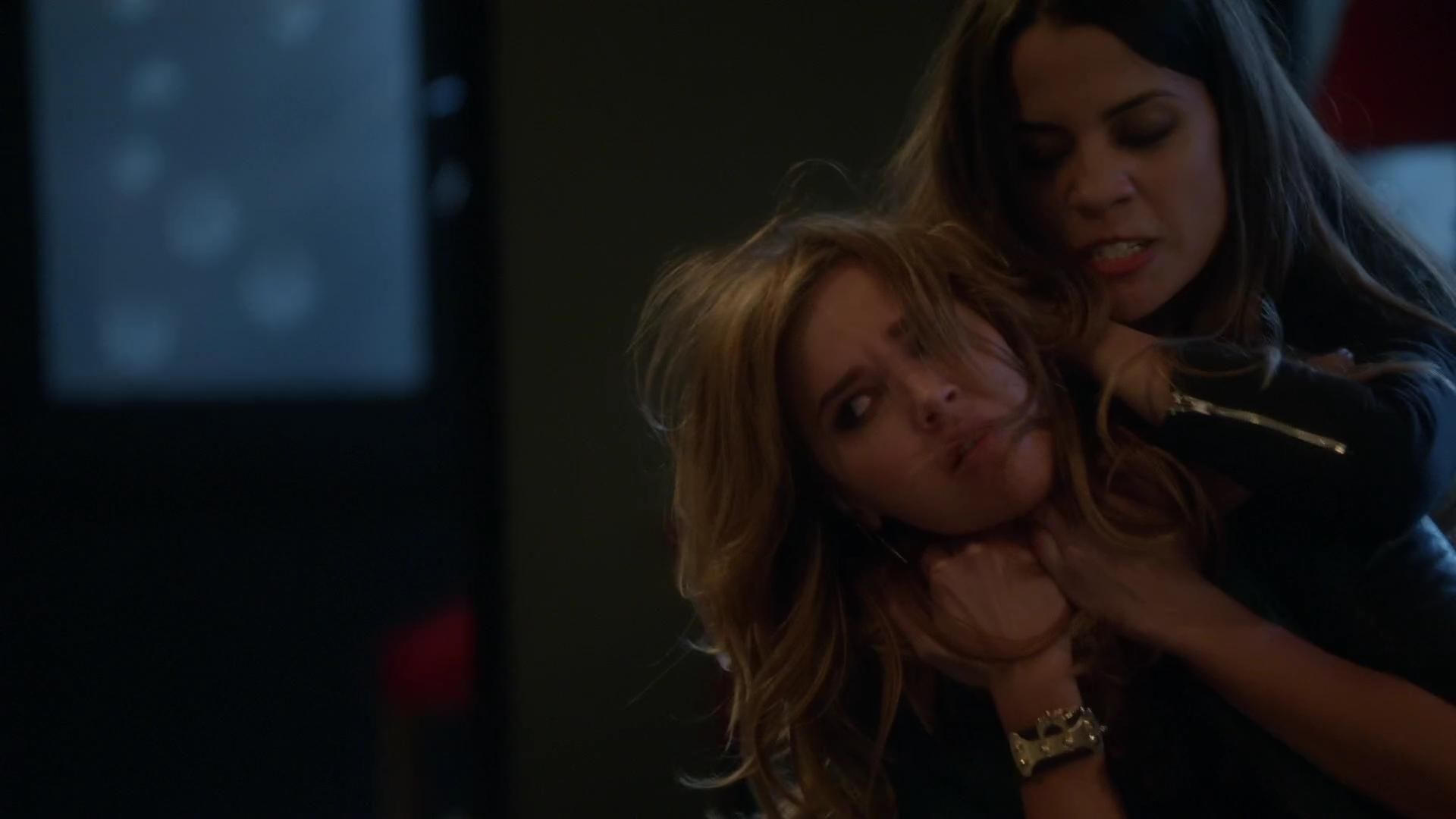 90210-S05E10-133.jpg