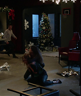 90210-S05E10-131.jpg