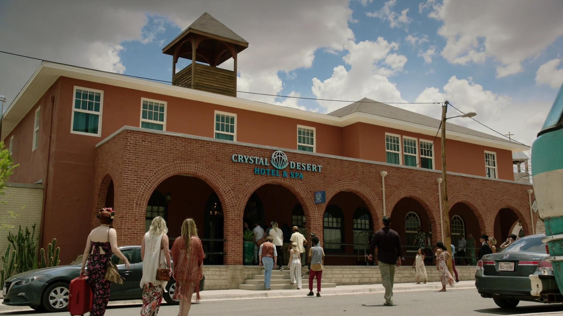 MidnightTexas-S02E01-128.jpg