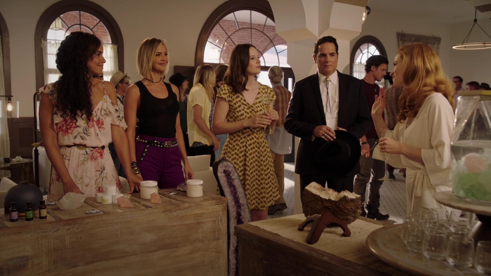 MidnightTexas-S02E01-150.jpg