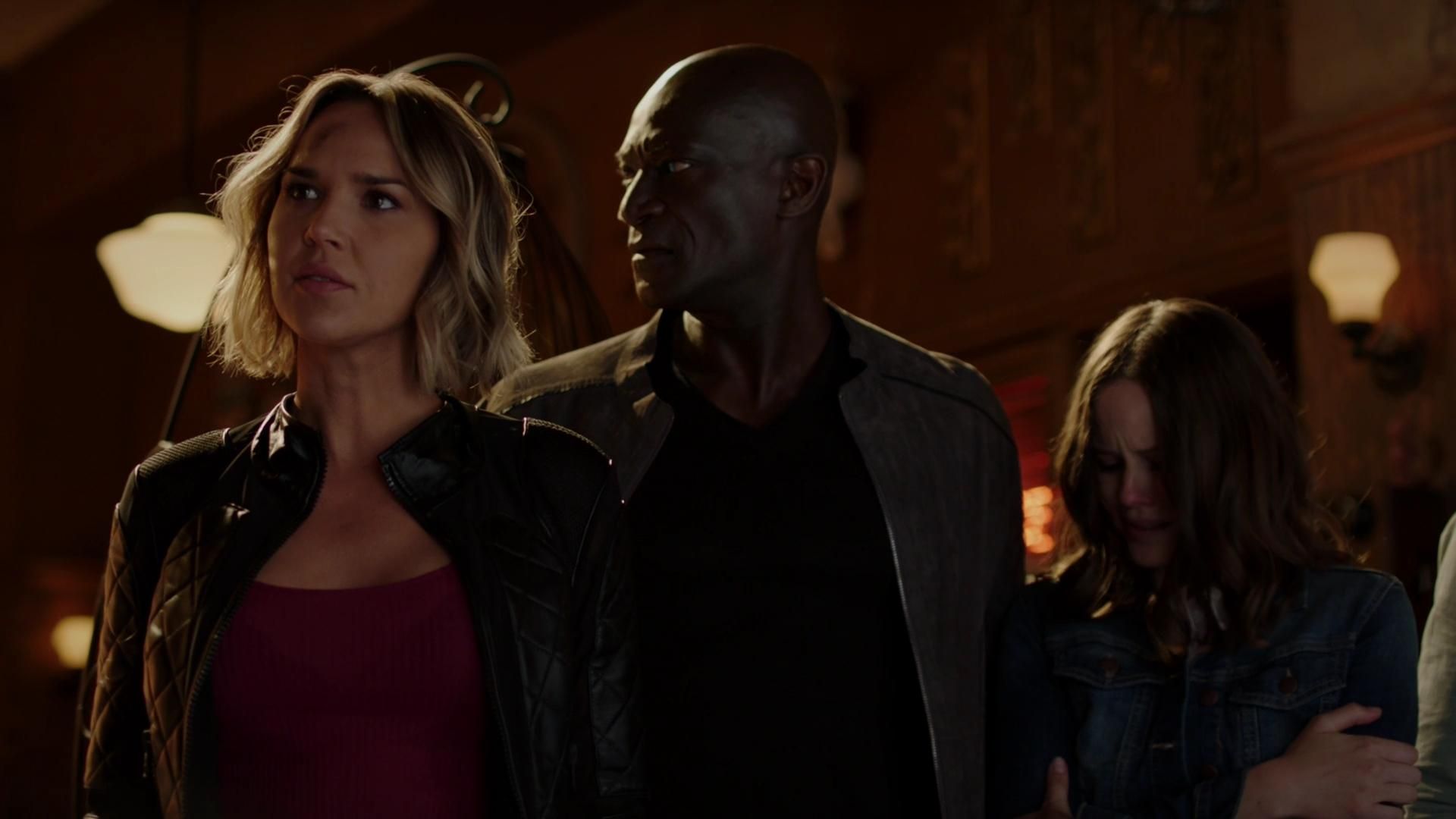 MidnightTexas-S02E01-277.jpg