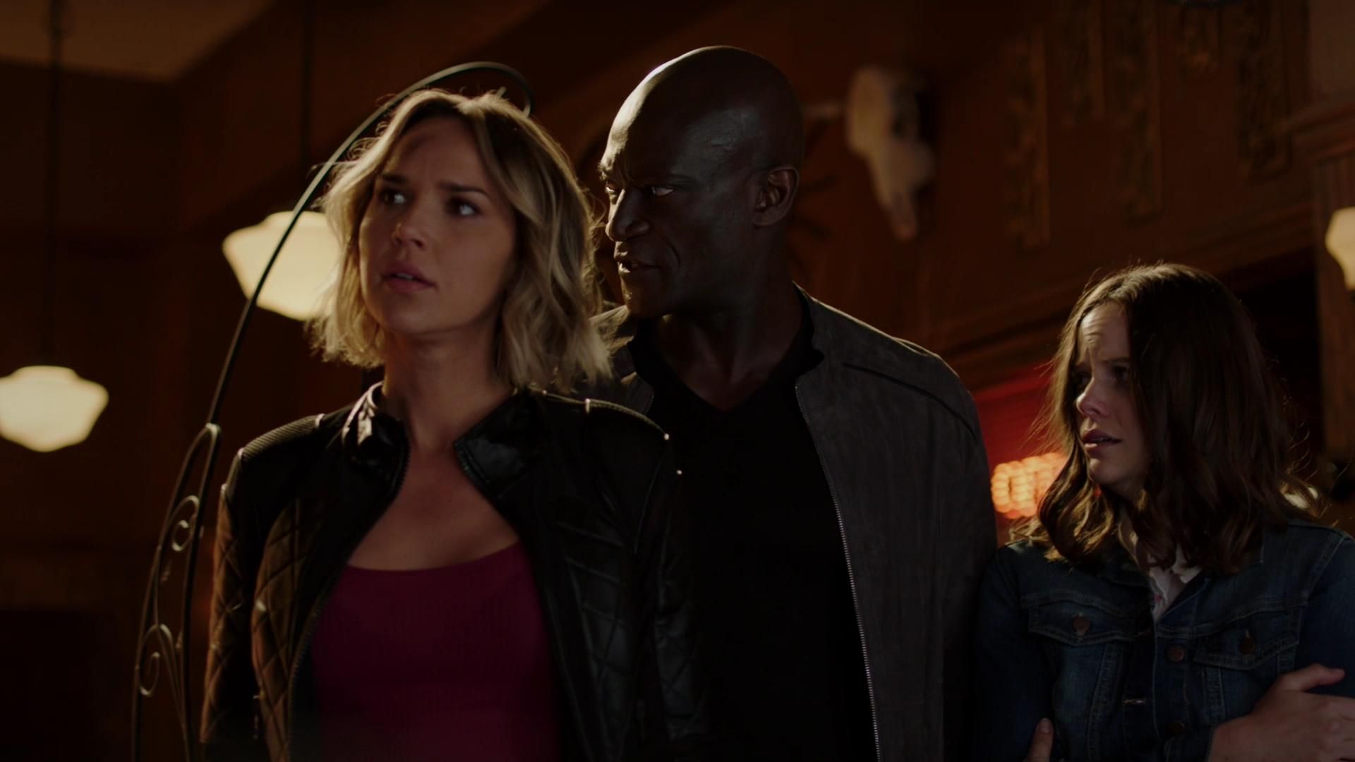 MidnightTexas-S02E01-285.jpg