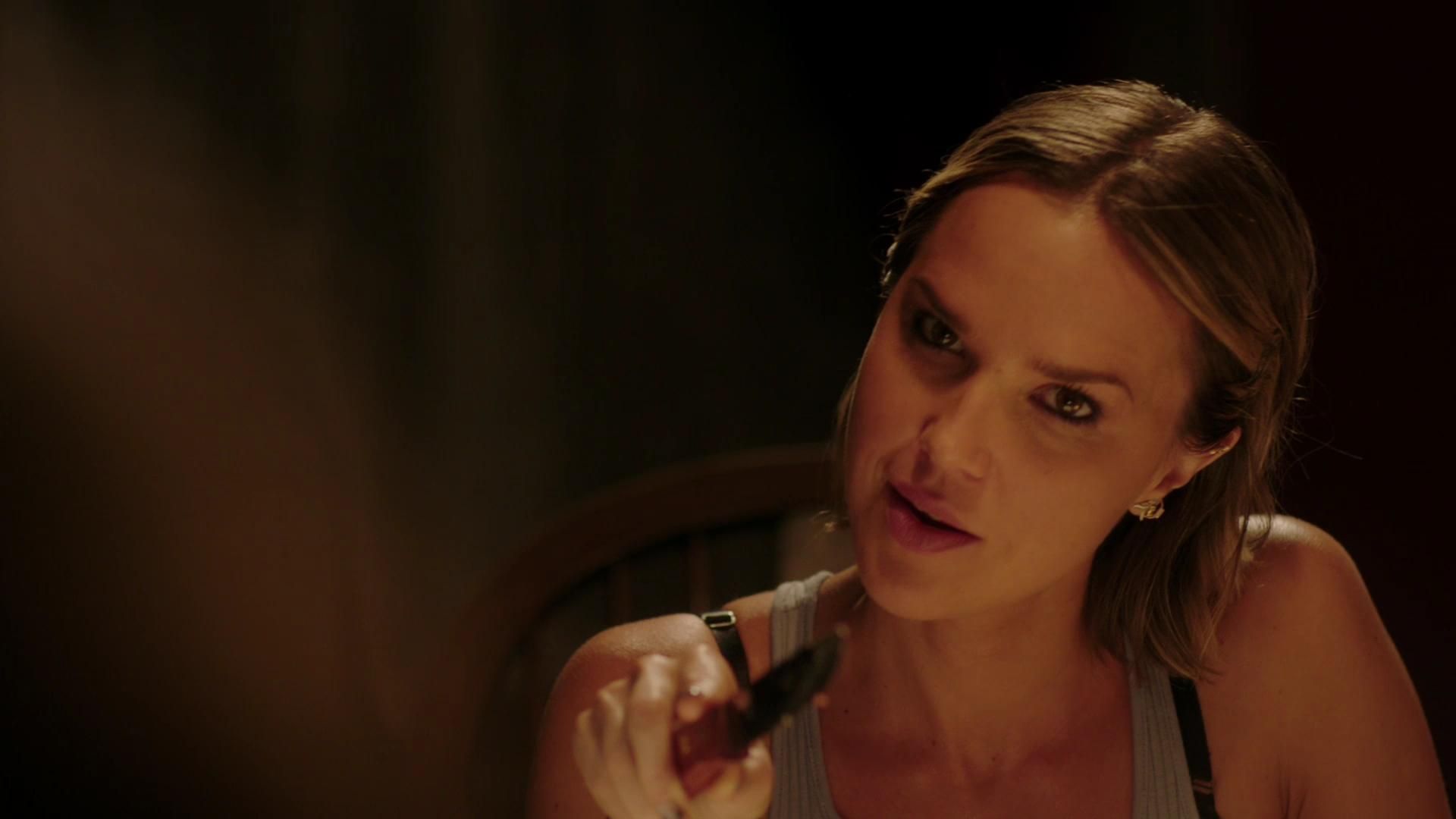 MidnightTexas-S02E02-015.jpg