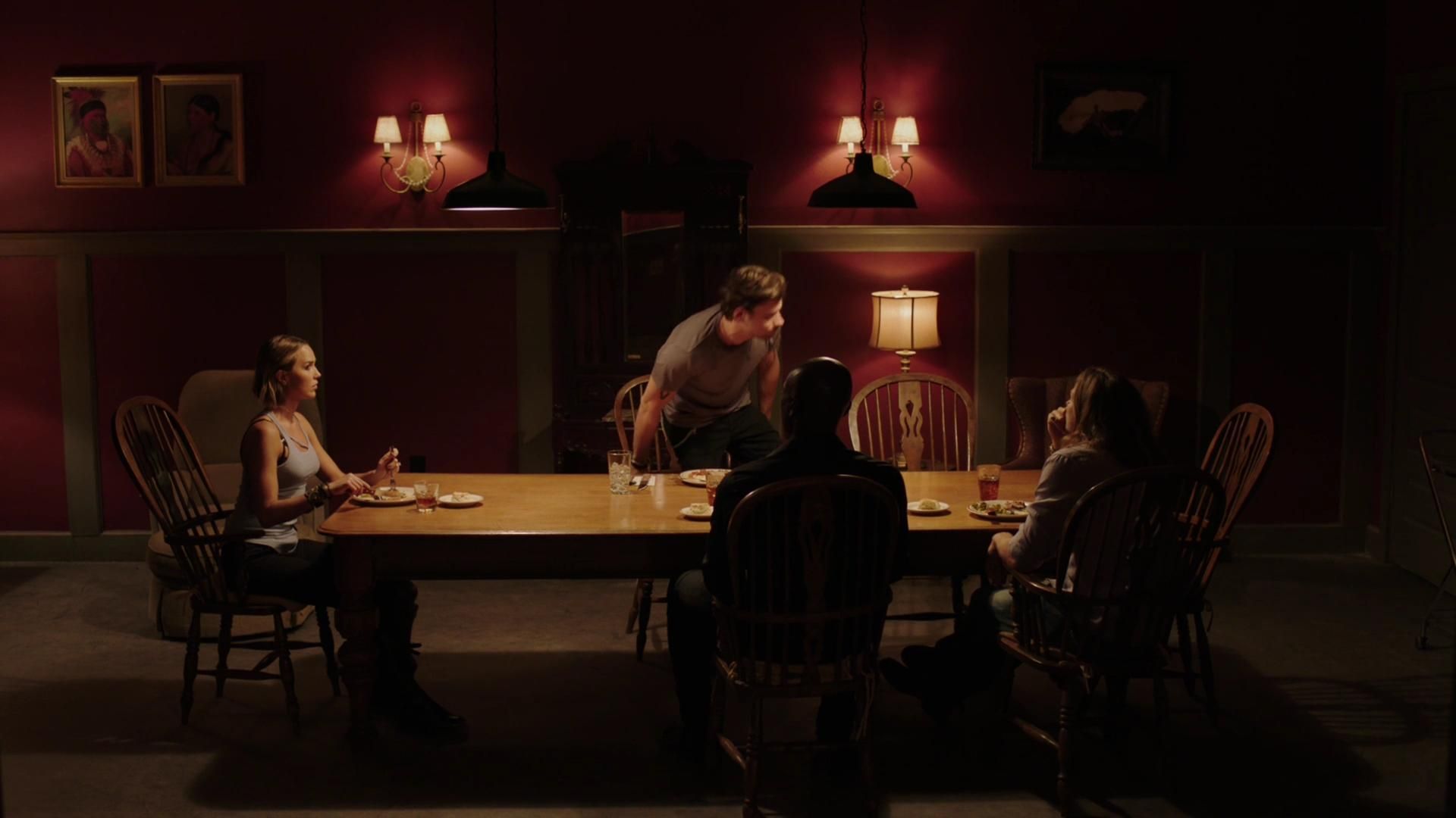 MidnightTexas-S02E02-017.jpg