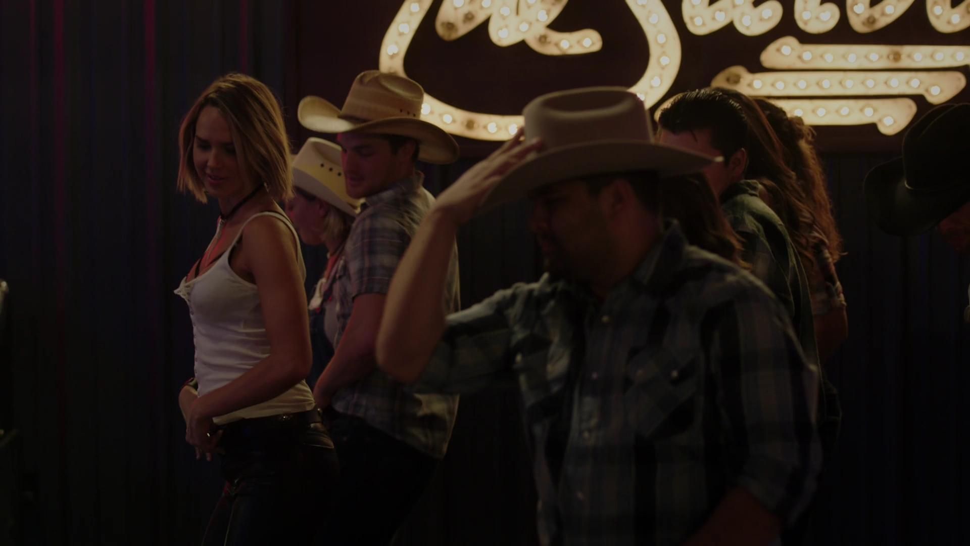 MidnightTexas-S02E02-025.jpg