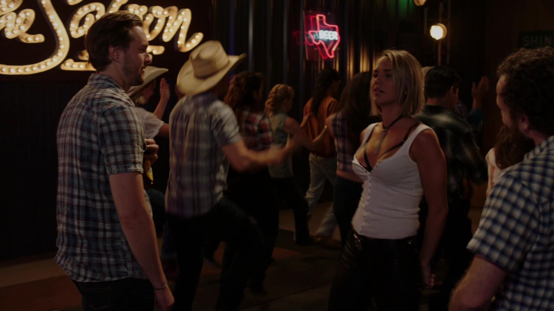 MidnightTexas-S02E02-042.jpg