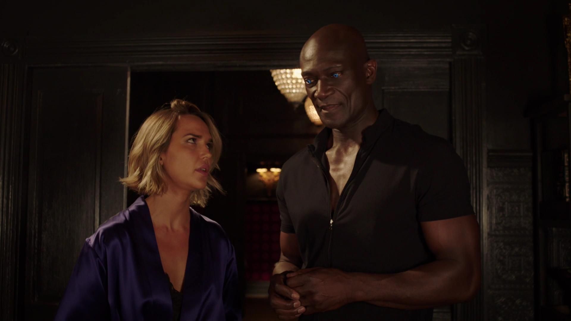 MidnightTexas-S02E02-099.jpg