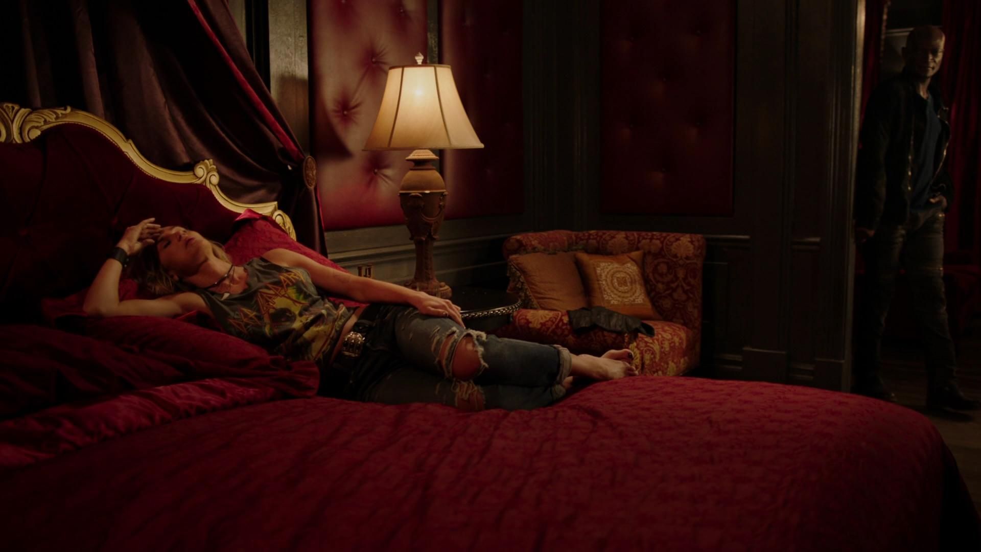 MidnightTexas-S02E03-150.jpg