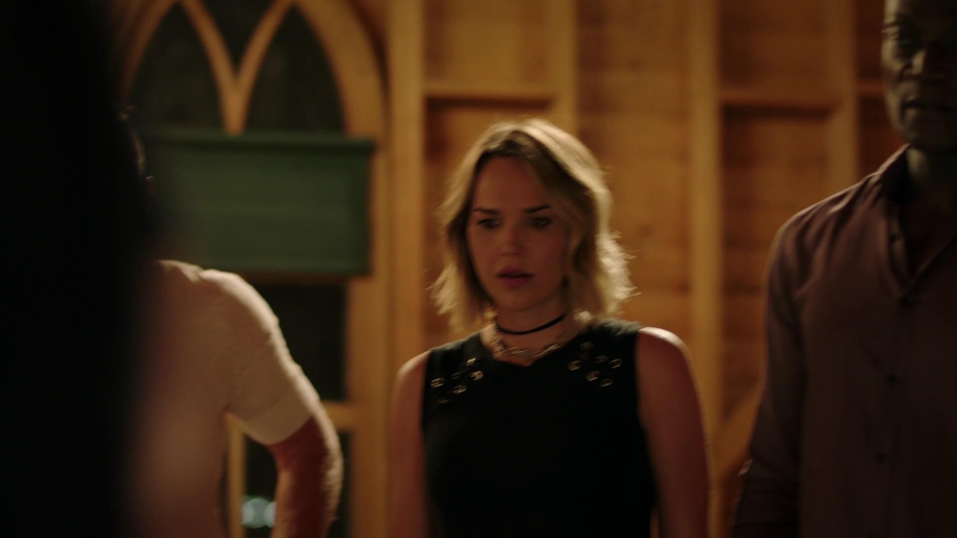 MidnightTexas-S02E04-014.jpg