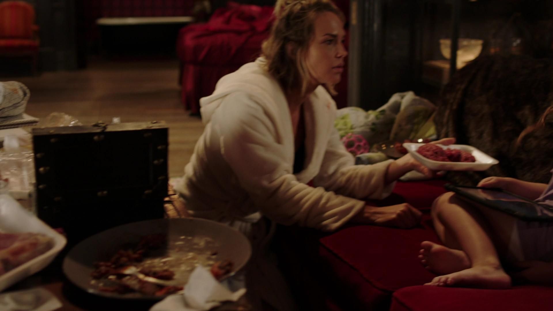 MidnightTexas-S02E04-090.jpg