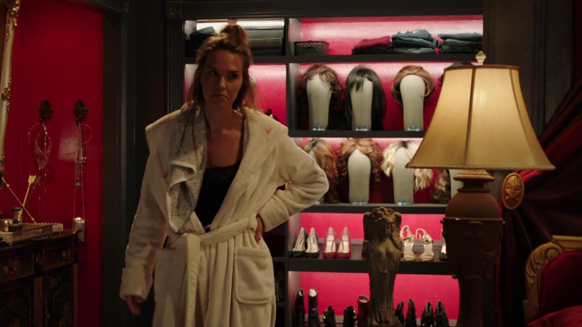 MidnightTexas-S02E04-153.jpg