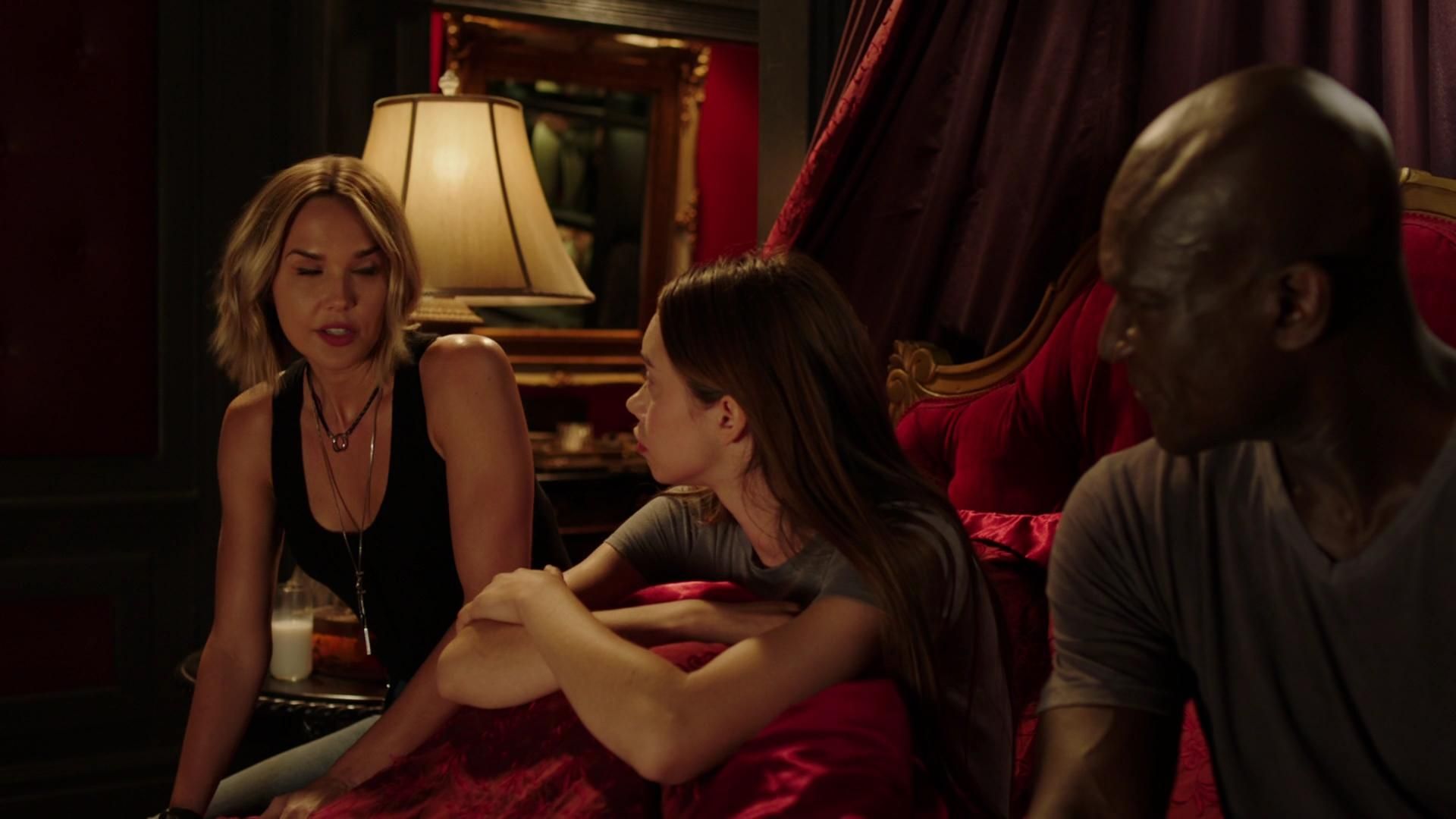 MidnightTexas-S02E04-242.jpg