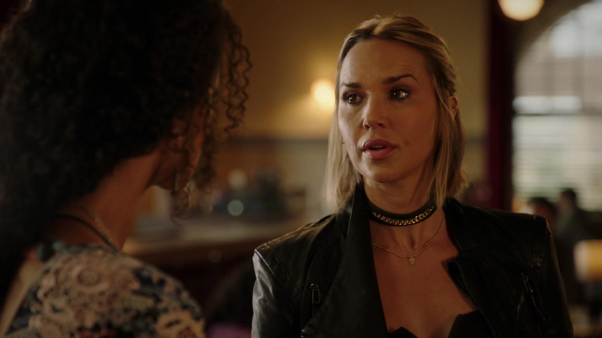MidnightTexas-S02E04-300.jpg