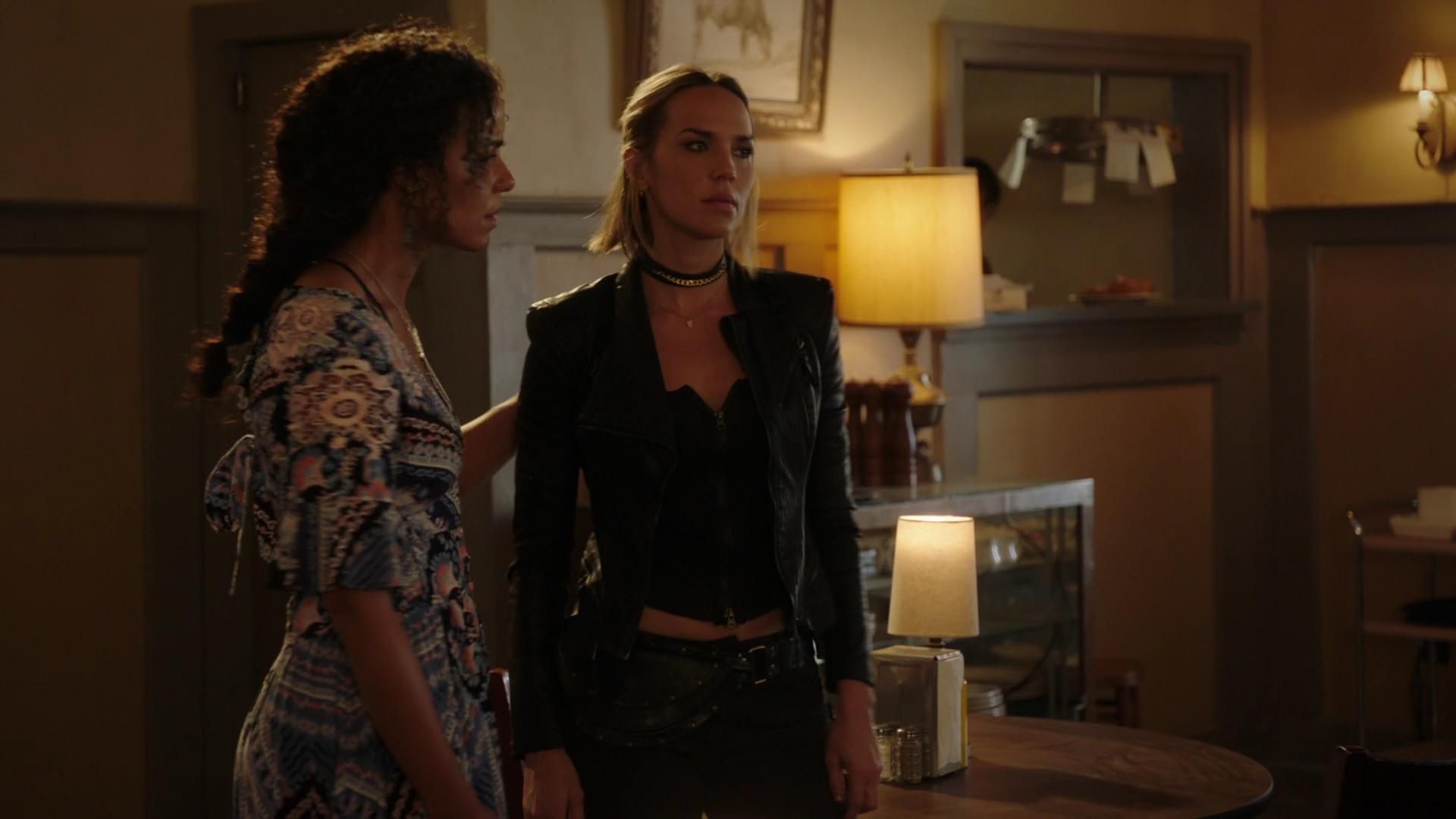MidnightTexas-S02E04-386.jpg