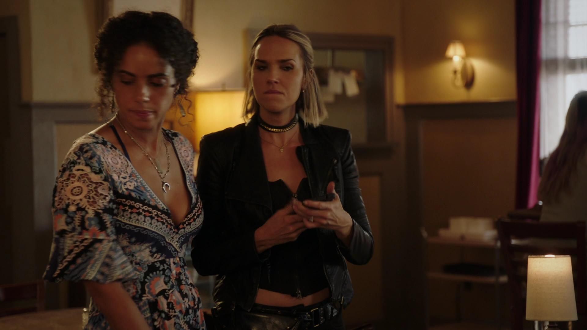 MidnightTexas-S02E04-395.jpg
