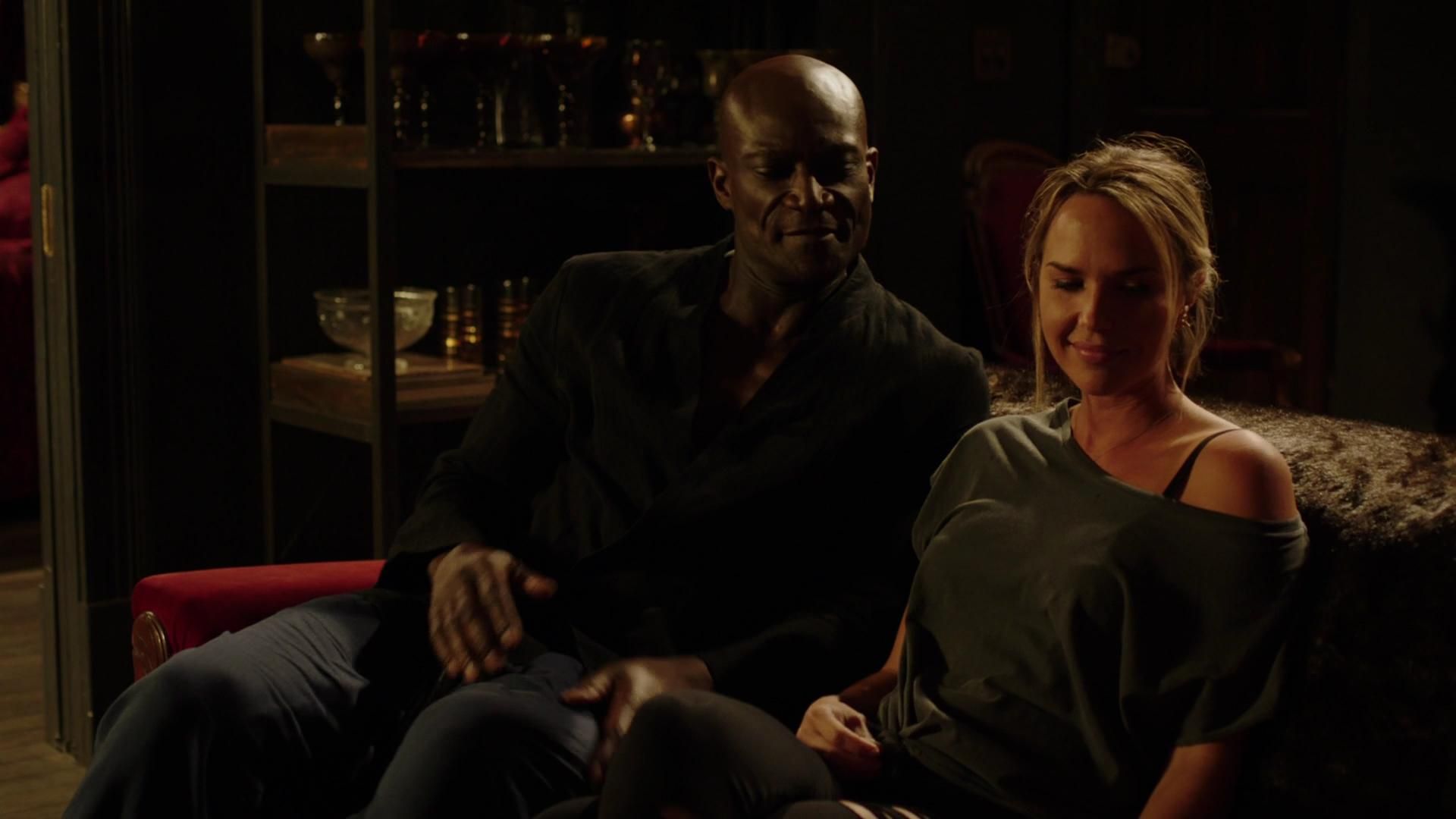 MidnightTexas-S02E04-506.jpg
