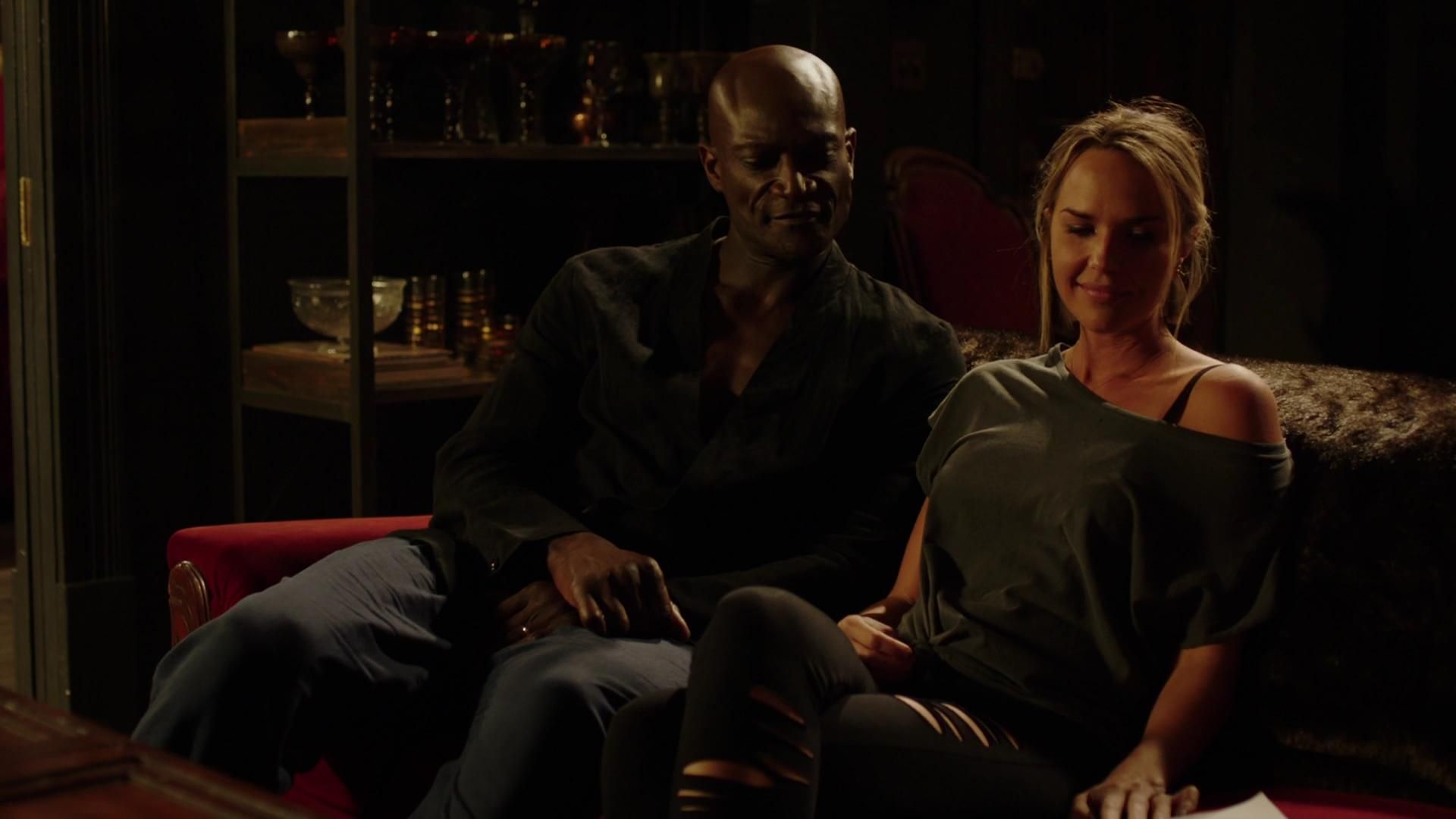 MidnightTexas-S02E04-507.jpg