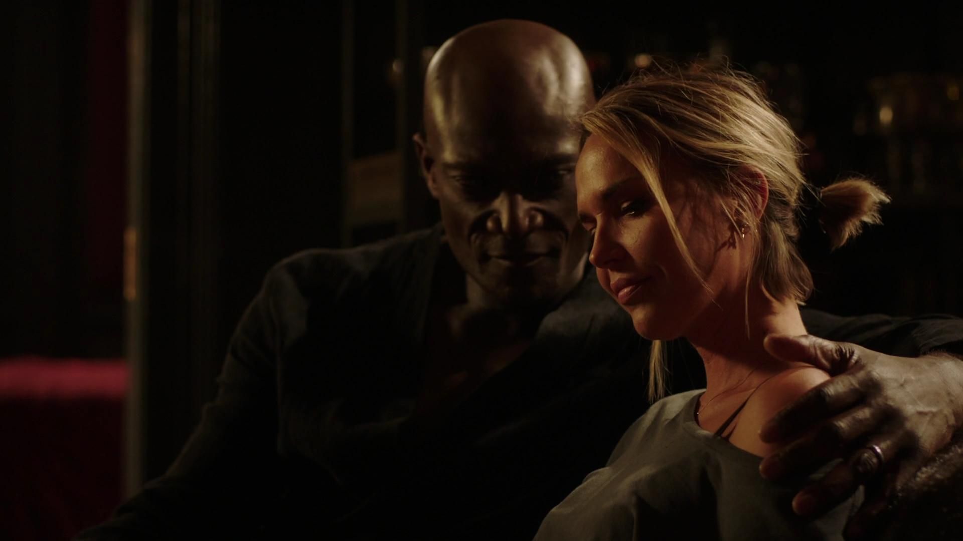 MidnightTexas-S02E04-520.jpg