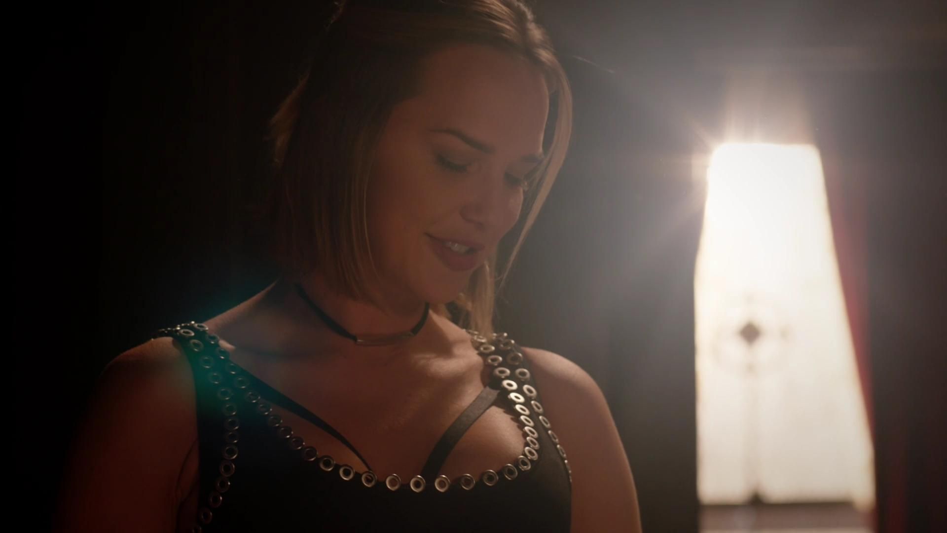 MidnightTexas-S02E05-013.jpg