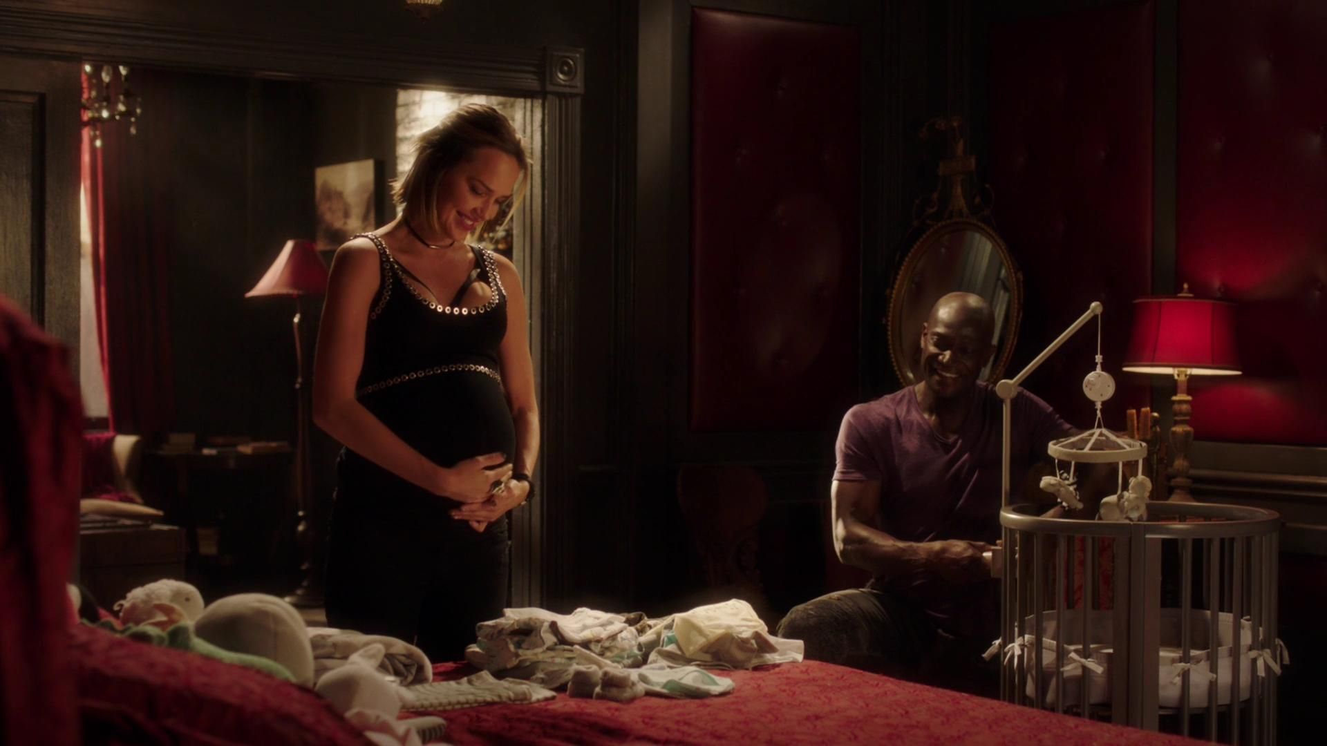 MidnightTexas-S02E05-016.jpg