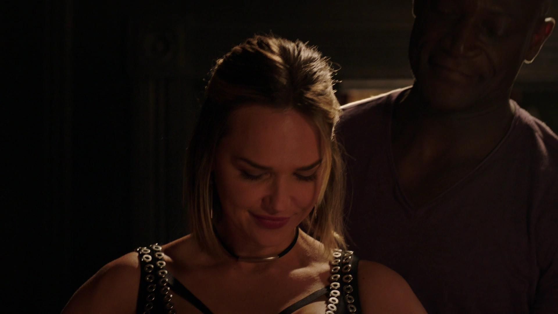 MidnightTexas-S02E05-020.jpg