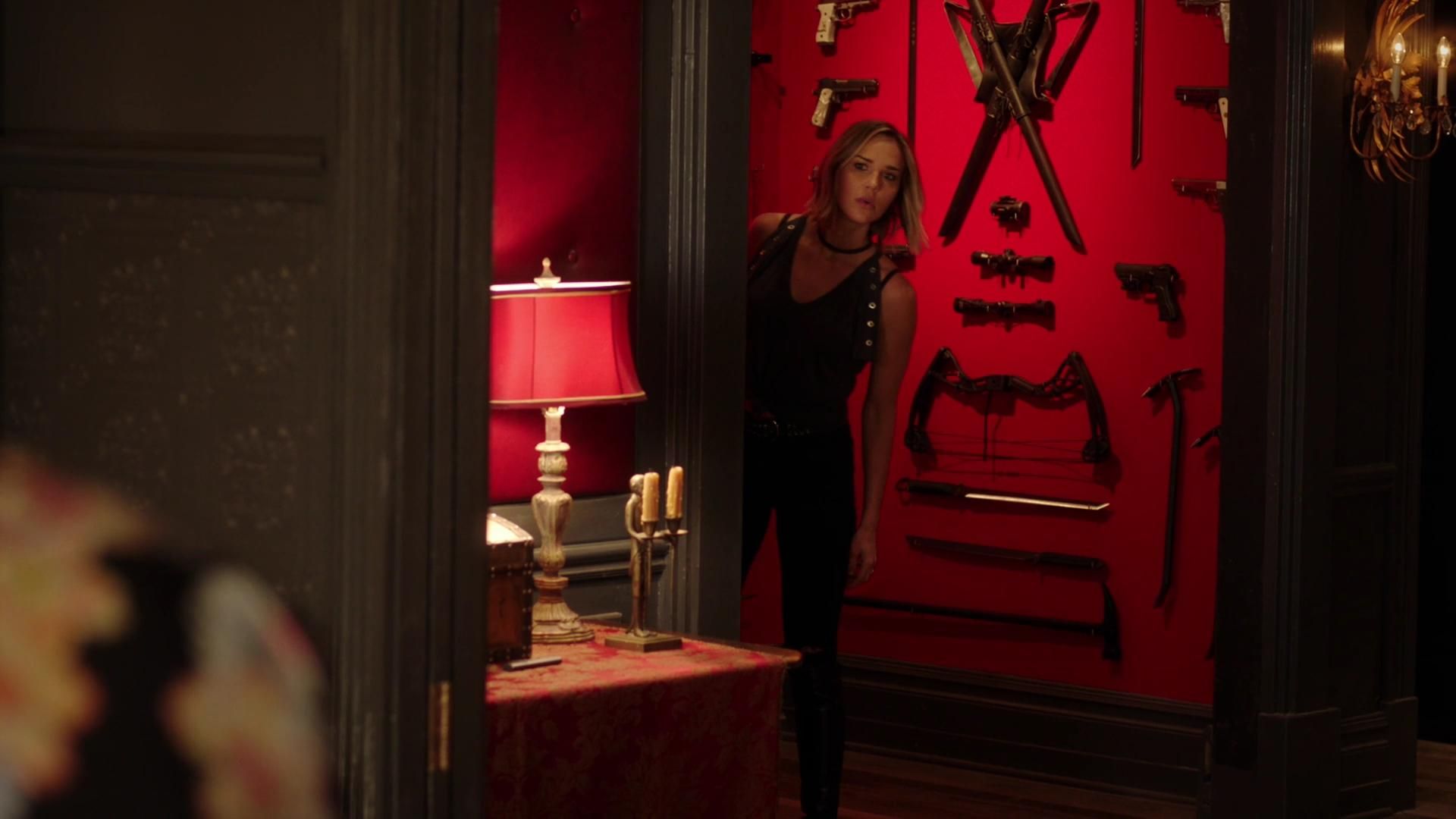 MidnightTexas-S02E05-093.jpg