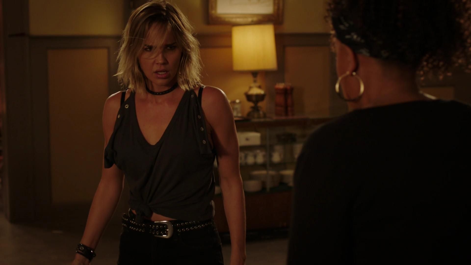 MidnightTexas-S02E05-174.jpg