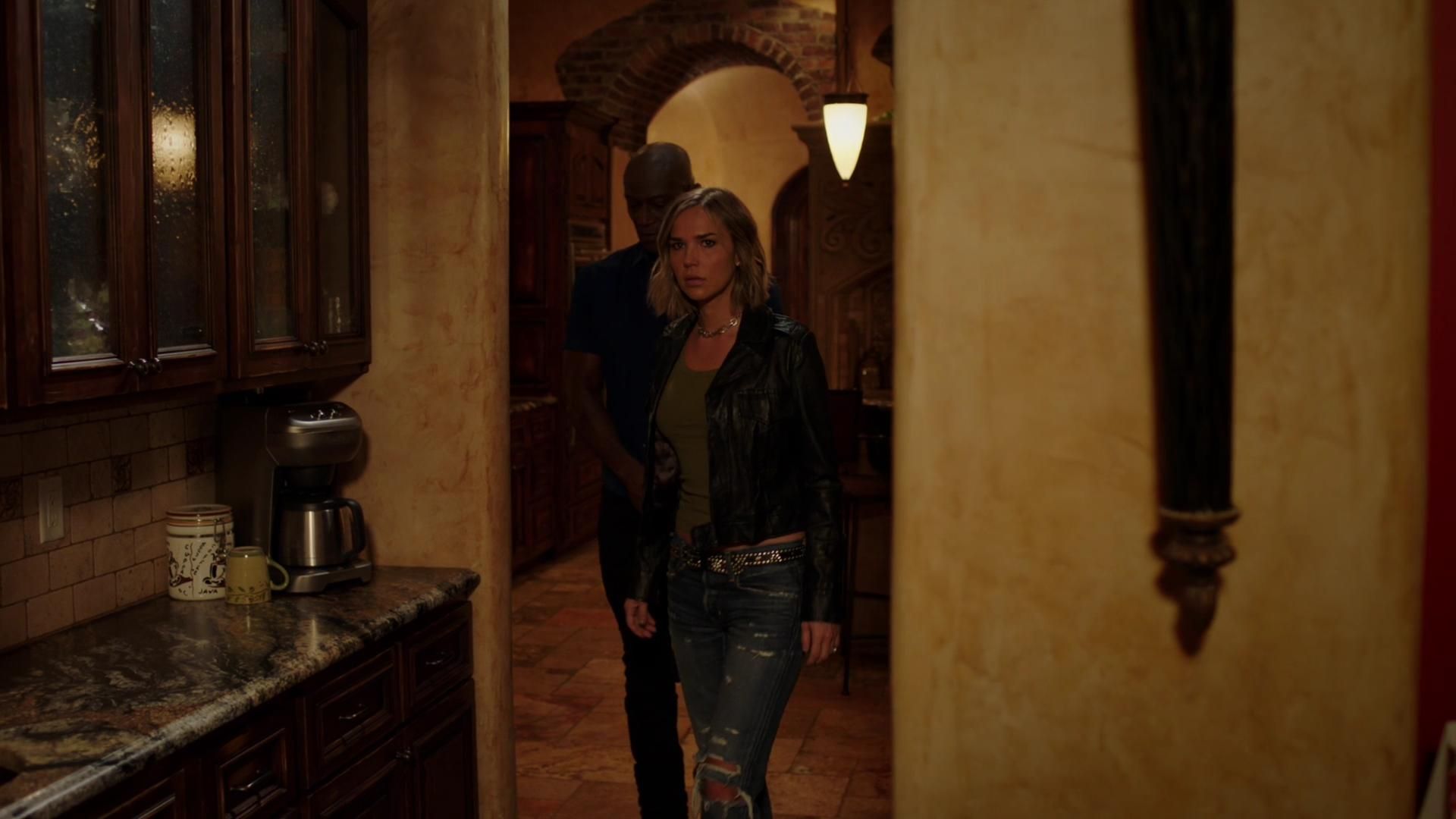MidnightTexas-S02E05-236.jpg