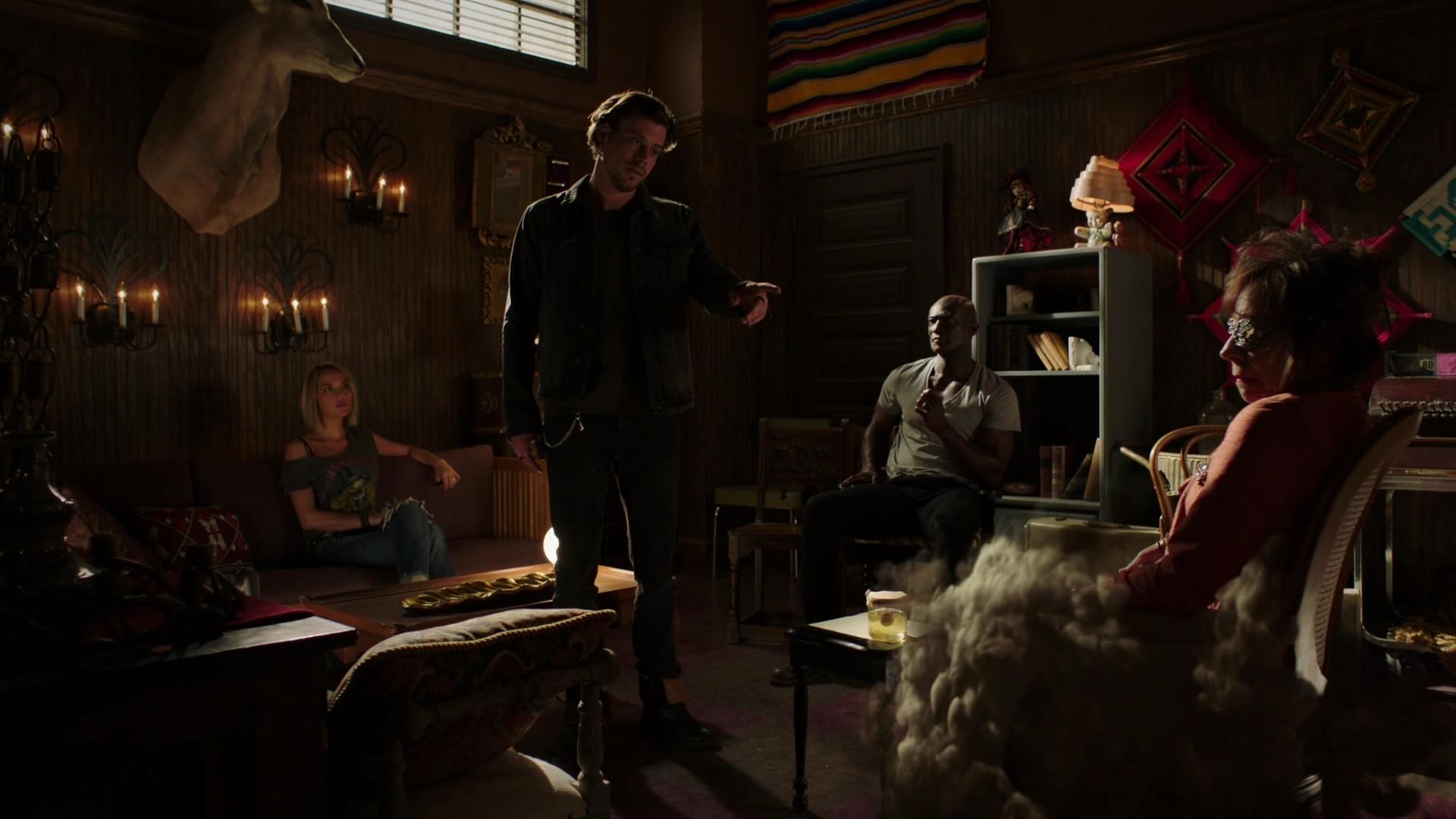 MidnightTexas-S02E07-130.jpg